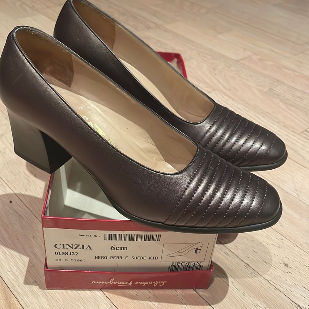 Women designer shoes Salvatore Ferragamo Size 6.  Excellent condition